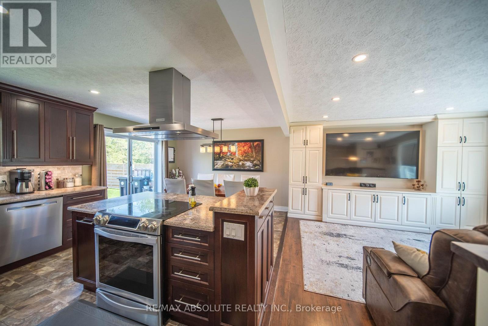 38 Duchesse Crescent Property Photo 13