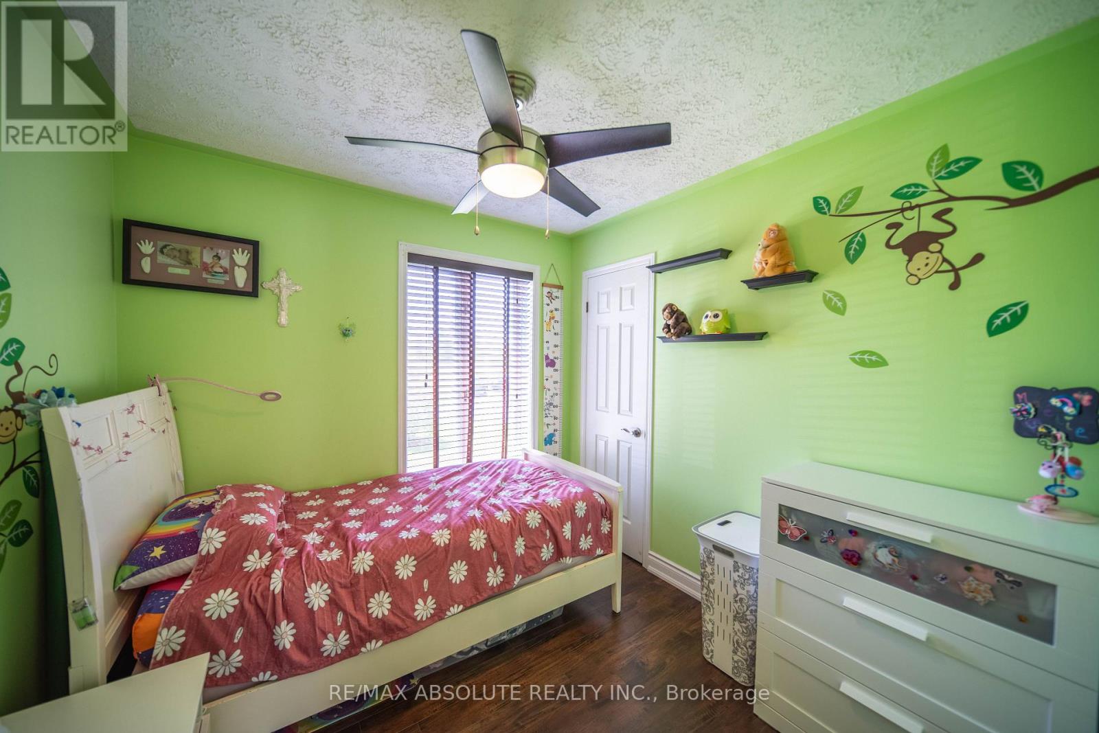38 Duchesse Crescent Property Photo 18