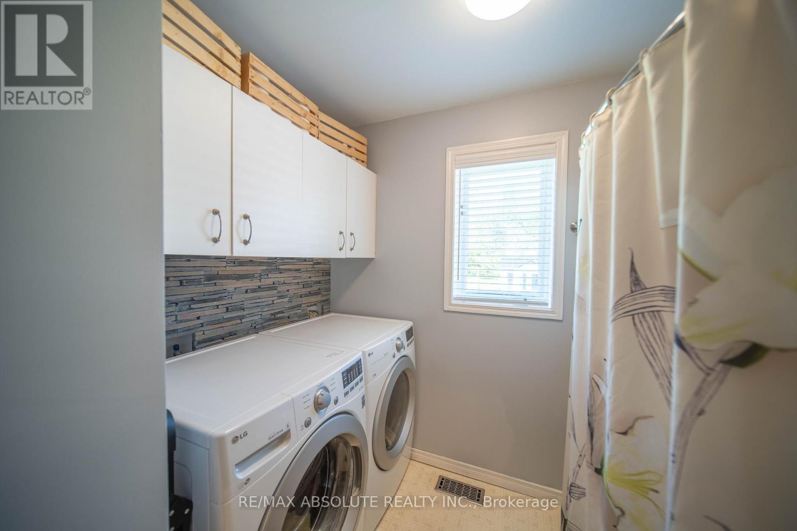 38 Duchesse Crescent Property Photo 20