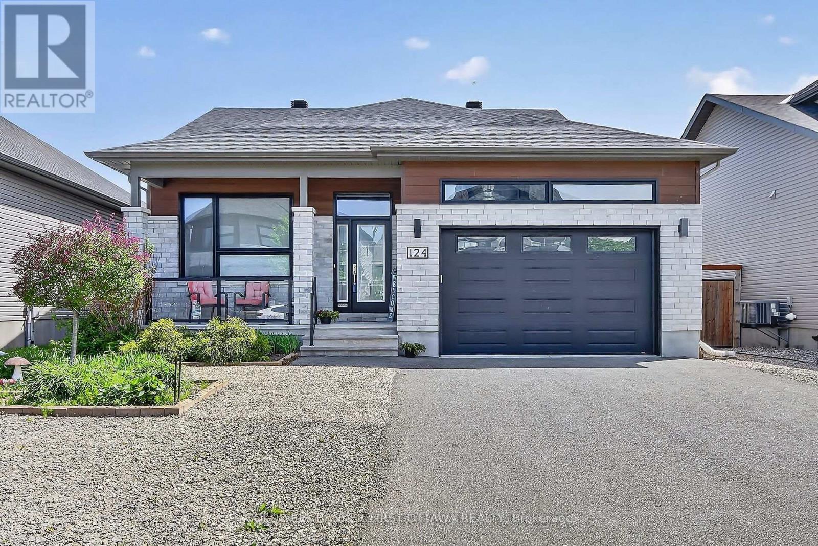 124 LYON STREET Property Photo 1