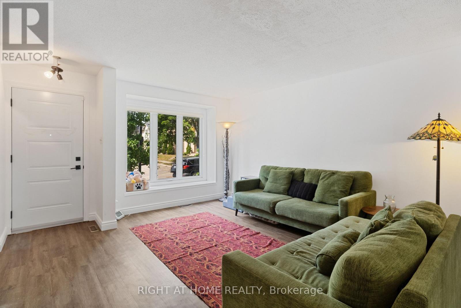 17 - 925 Lawson Road Property Photo 5