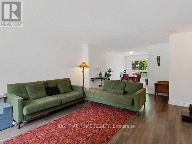 17 - 925 Lawson Road Property Photo 6