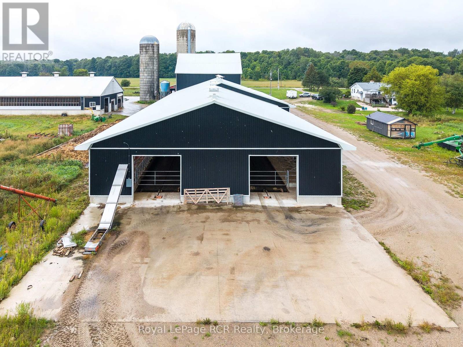 058613 Side 5 Road Property Photo 22