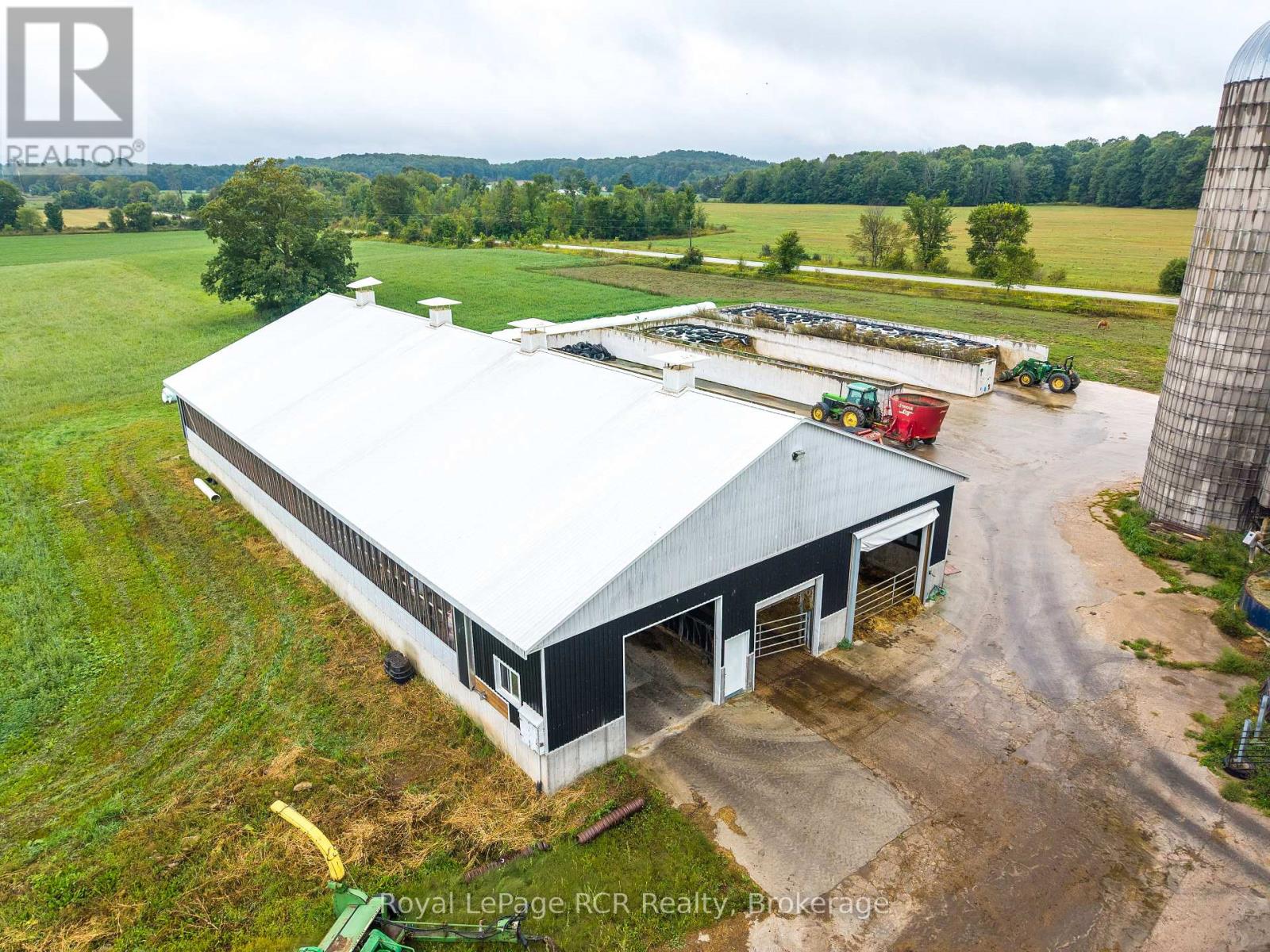 058613 Side 5 Road Property Photo 28