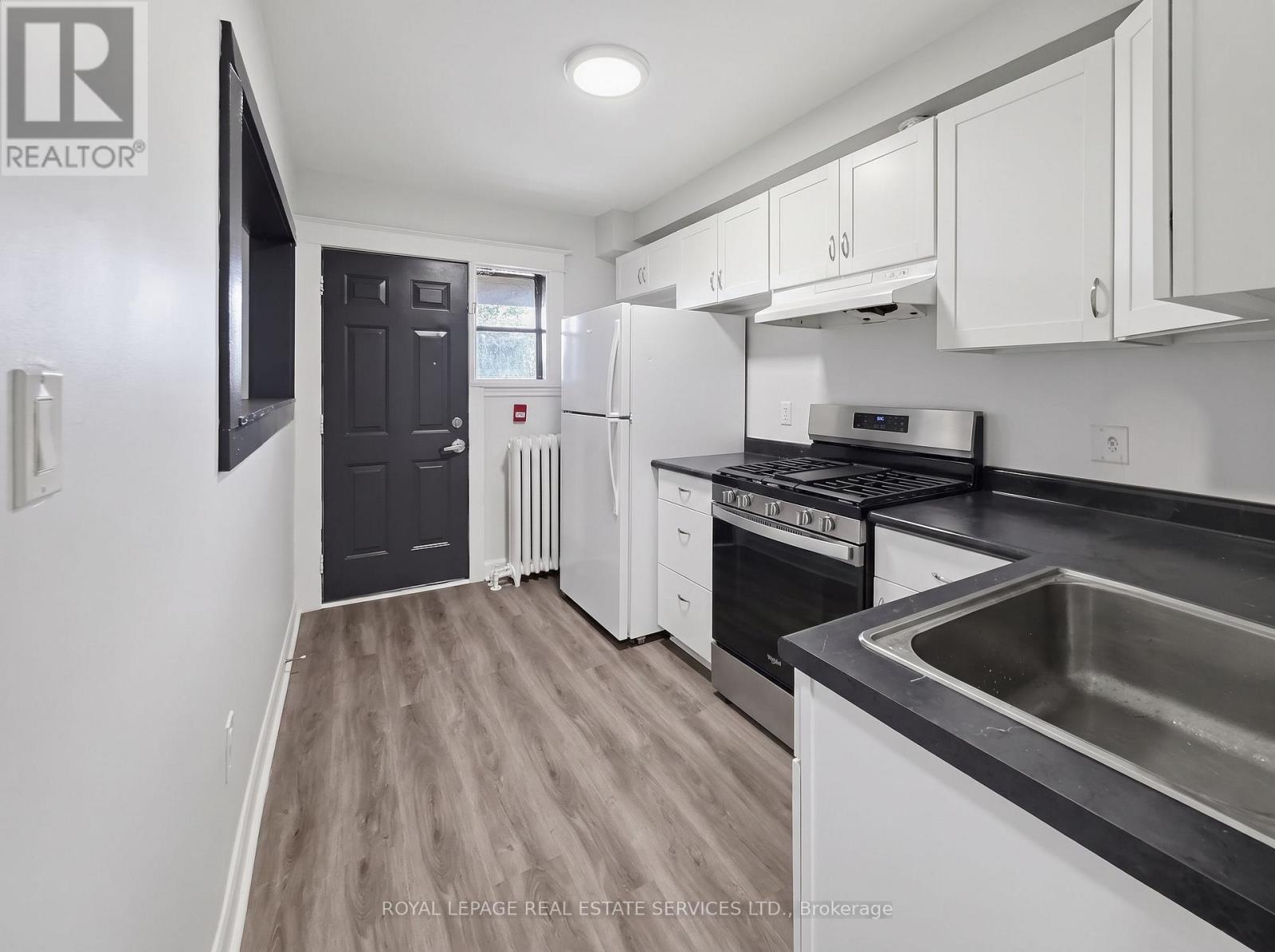 6 - 8 Ottawa Street N Property Photo 2