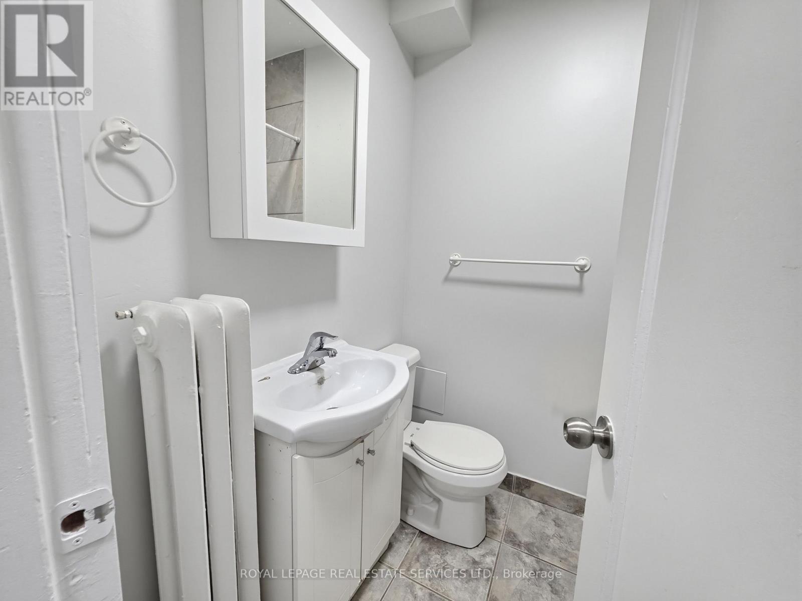 6 - 8 Ottawa Street N Property Photo 4