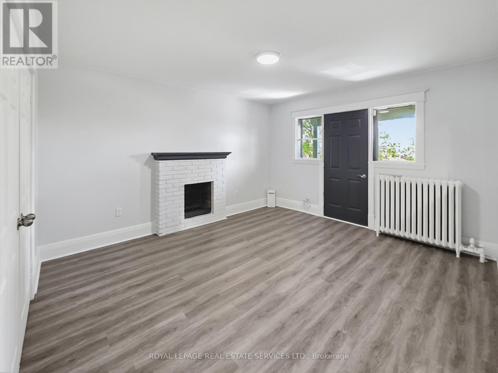 6 - 8 Ottawa Street N Property Photo 8