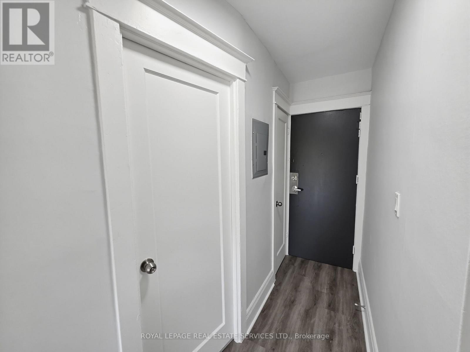 6 - 8 Ottawa Street N Property Photo 10