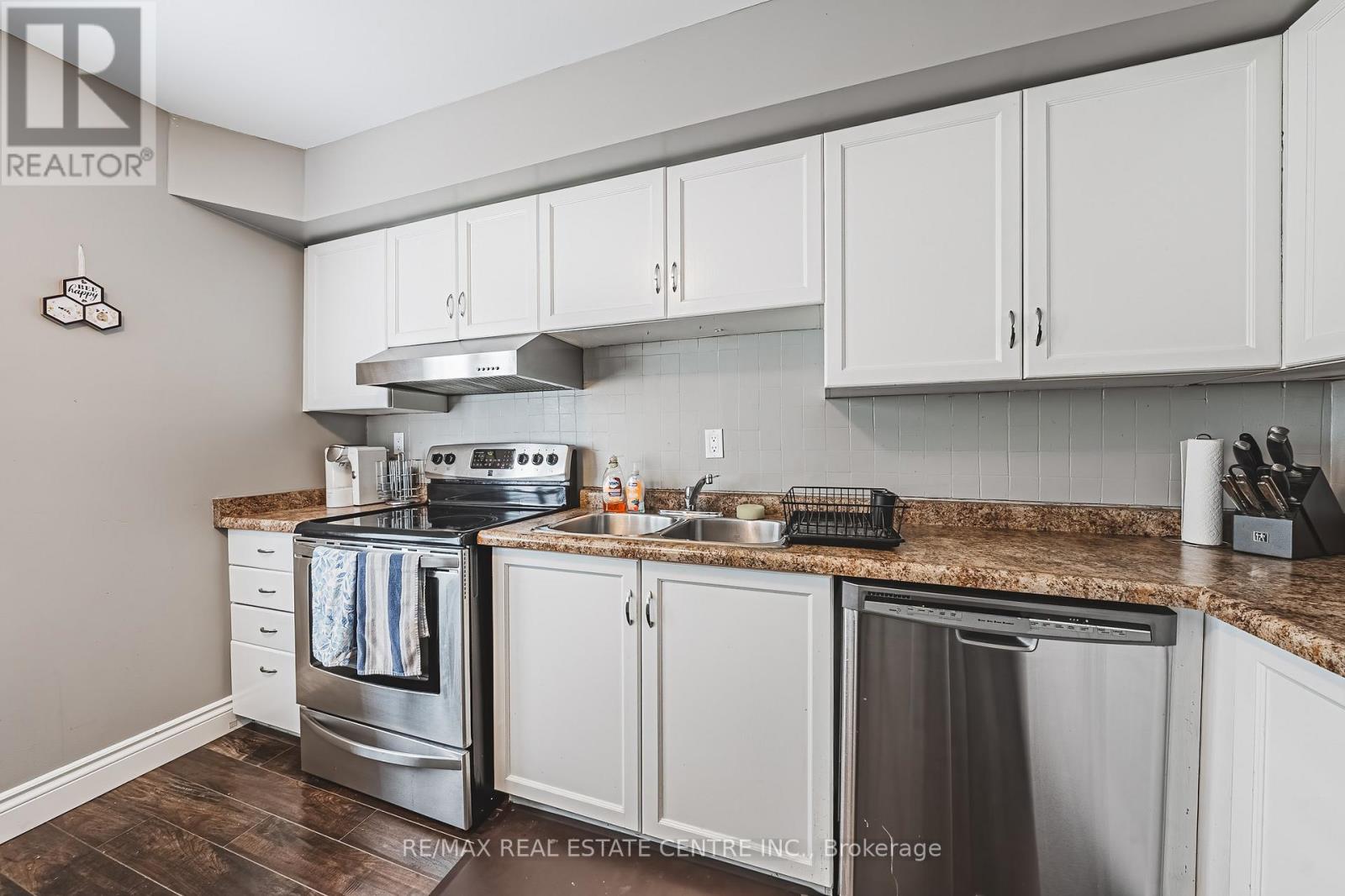 3 - 266 Limeridge Road E Property Photo 6