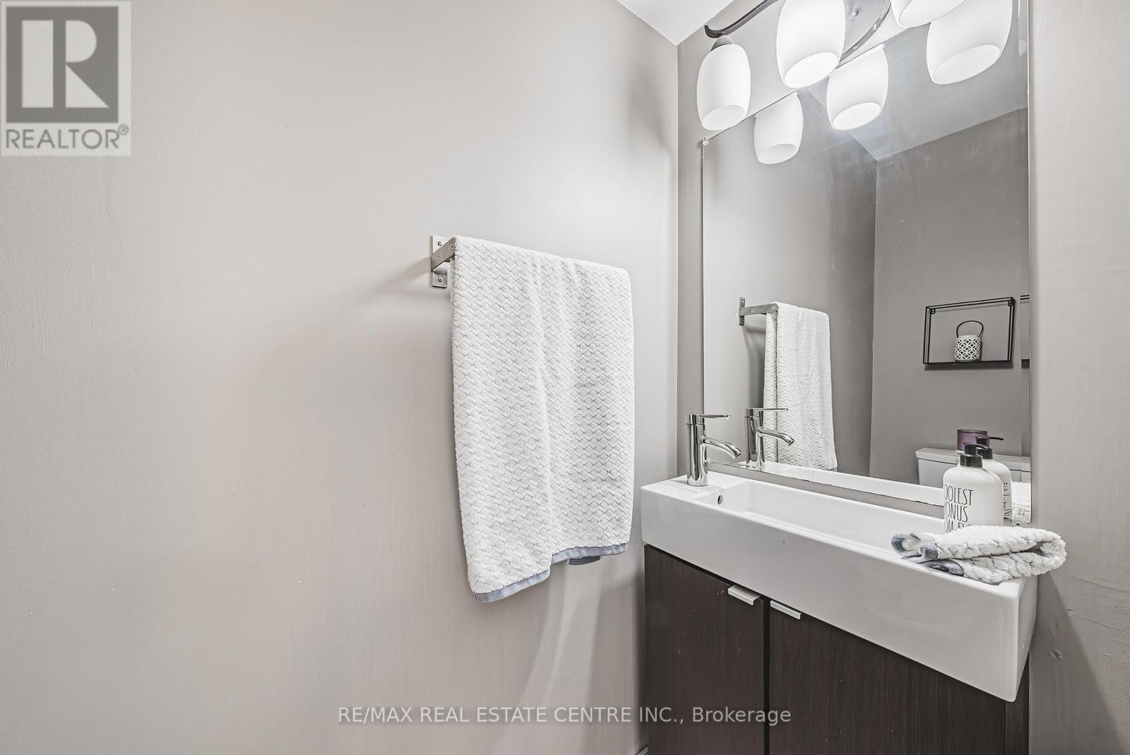 3 - 266 Limeridge Road E Property Photo 15
