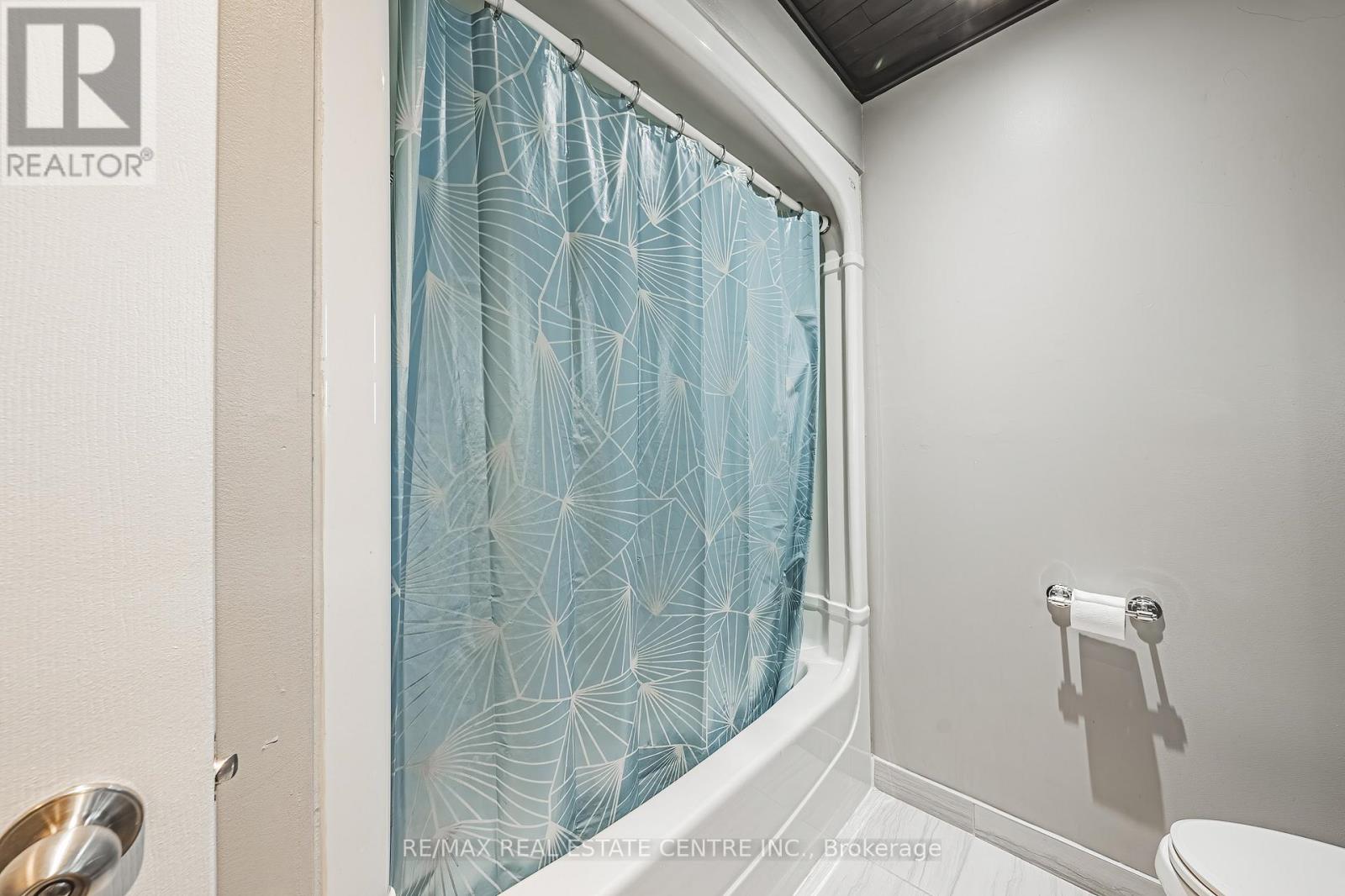 3 - 266 Limeridge Road E Property Photo 22