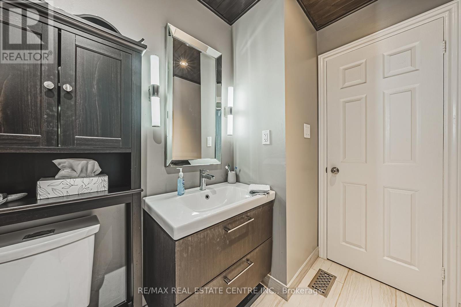 3 - 266 Limeridge Road E Property Photo 23