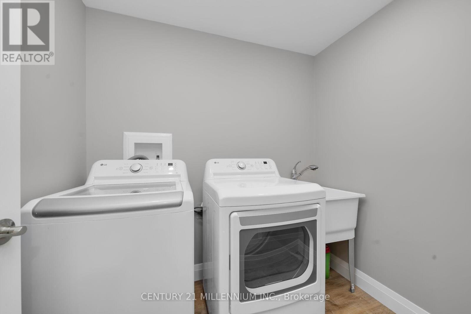 41 Douglas Crescent Property Photo 32