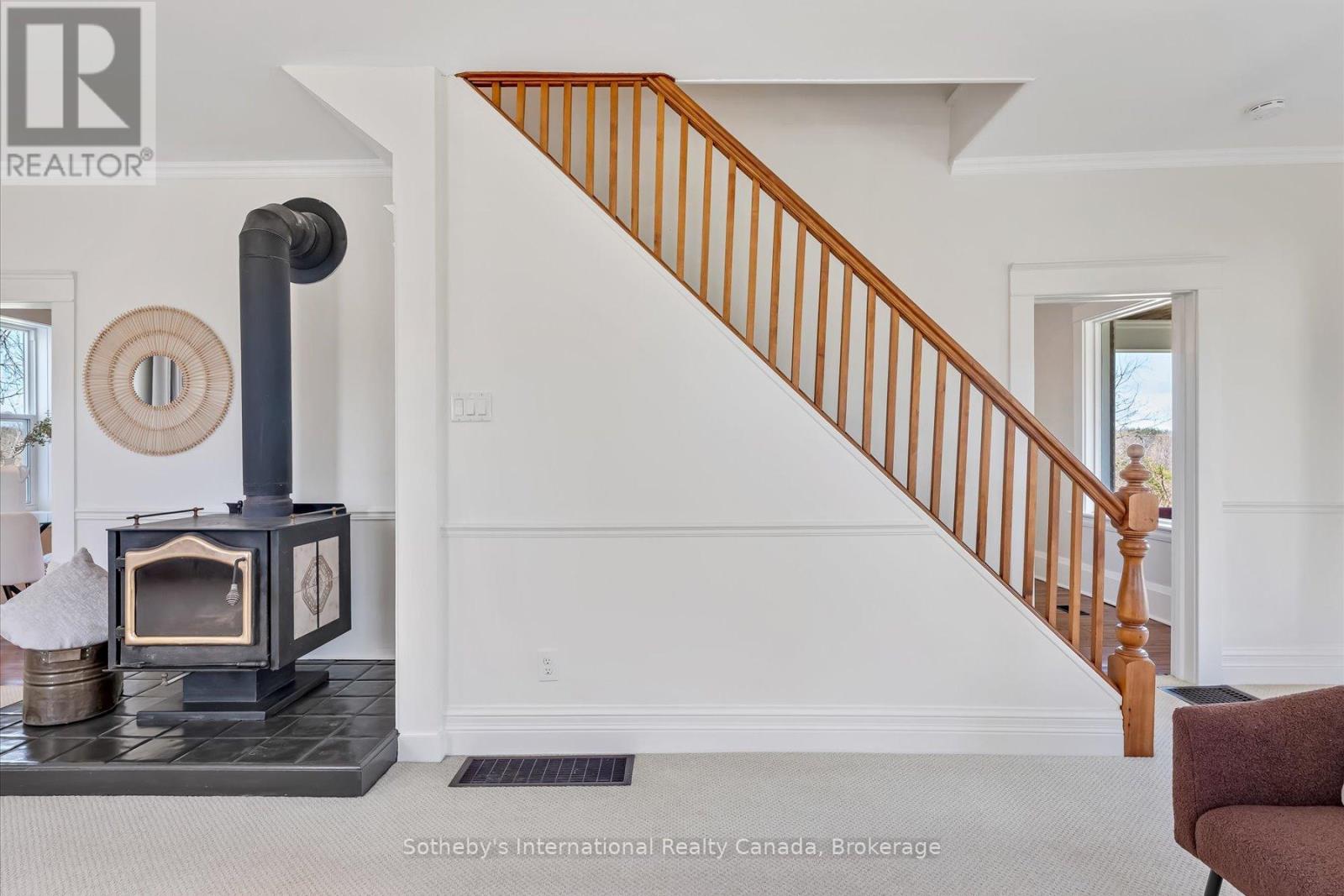 717218 1st Line E Property Photo 15