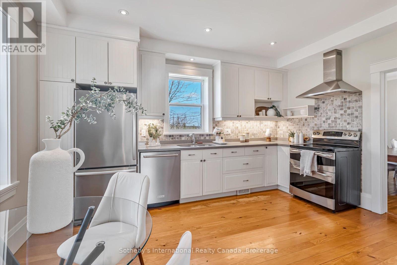 717218 1st Line E Property Photo 16