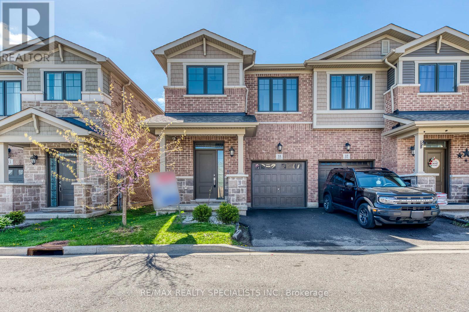 35 PELICAN LANE