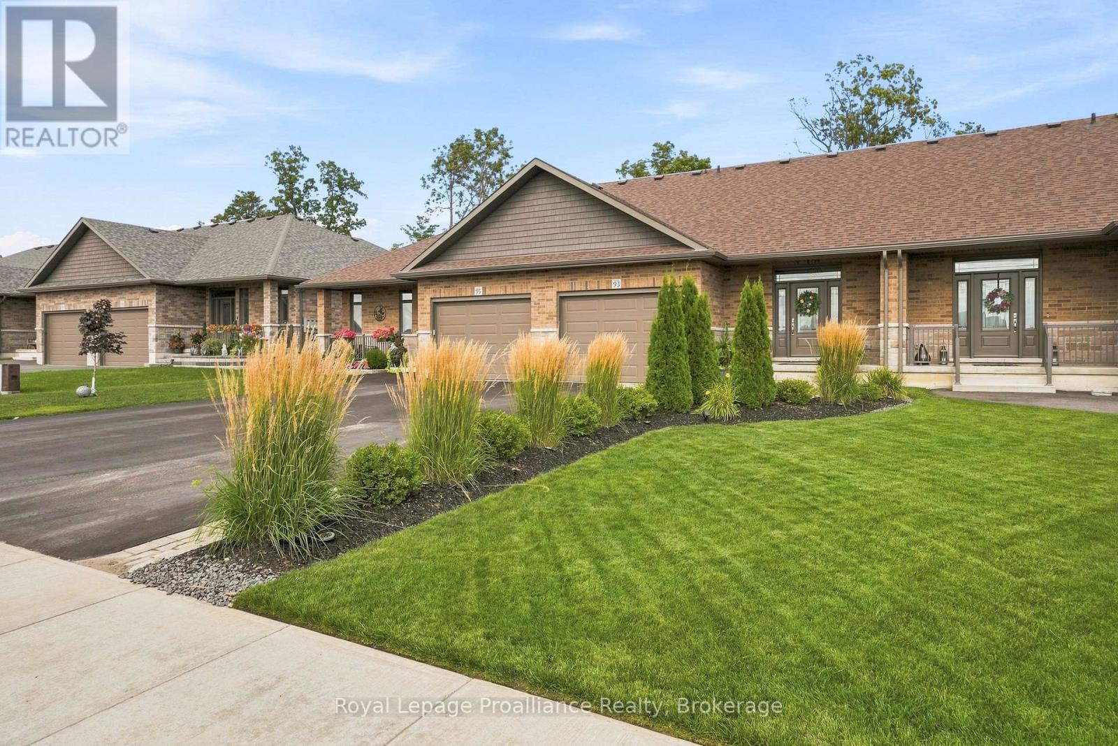 93 APPLEDENE DRIVE Property Photo 1