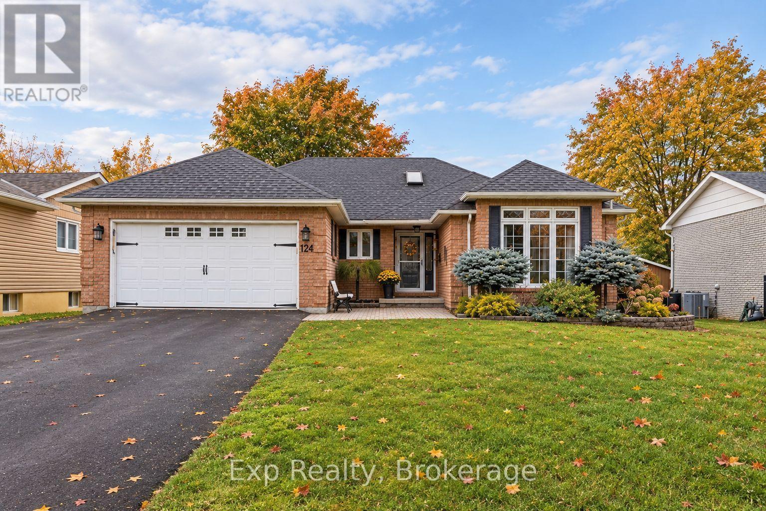 121 SIMCOE STREET Property Photo 1