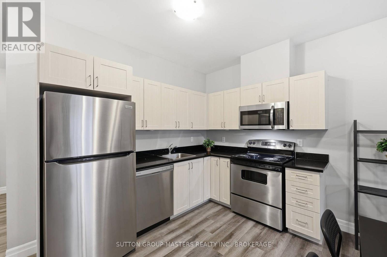 413 - 501 Frontenac Street Property Photo 8