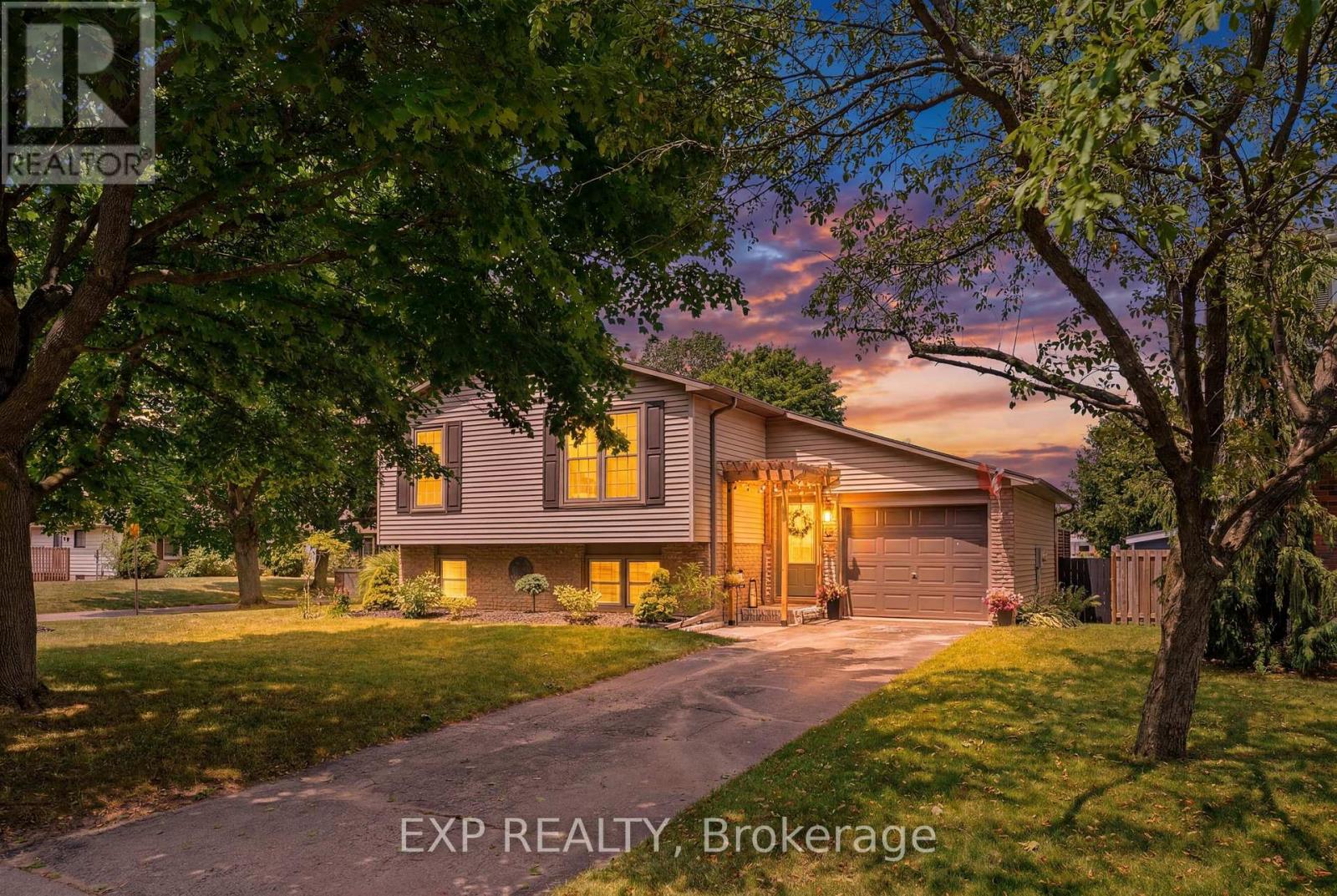 72 Crestlynn Crescent Property Photo 1