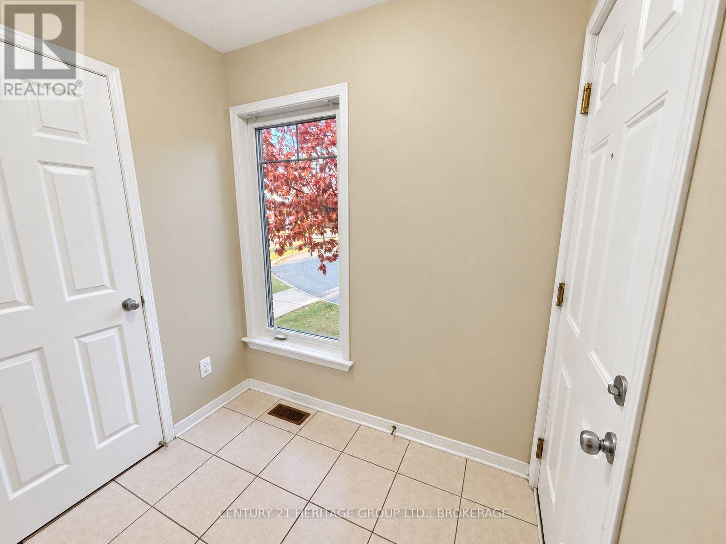 182 - 150 Urbancrest Private Property Photo 11