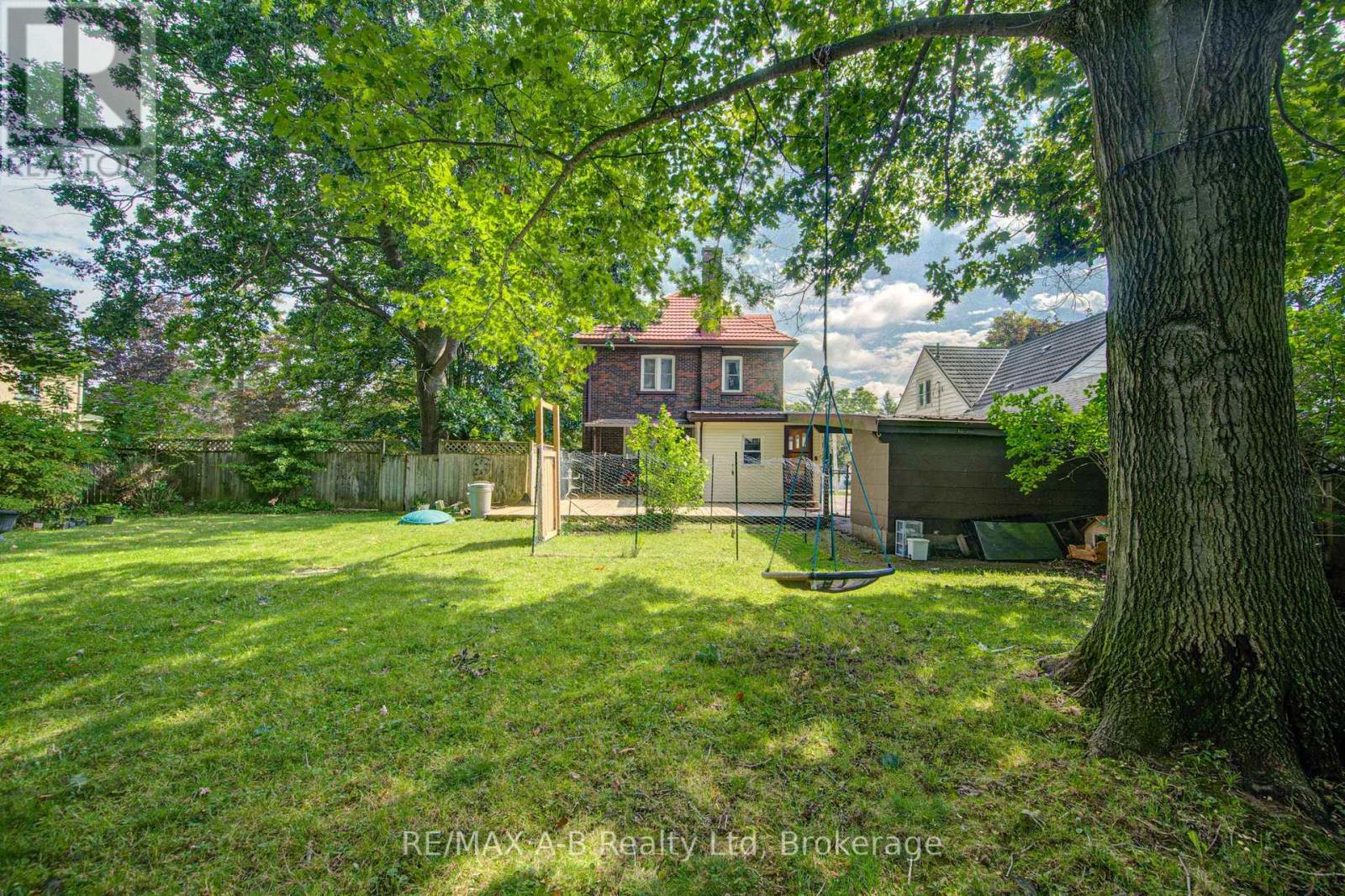 31 John Street Property Photo 34