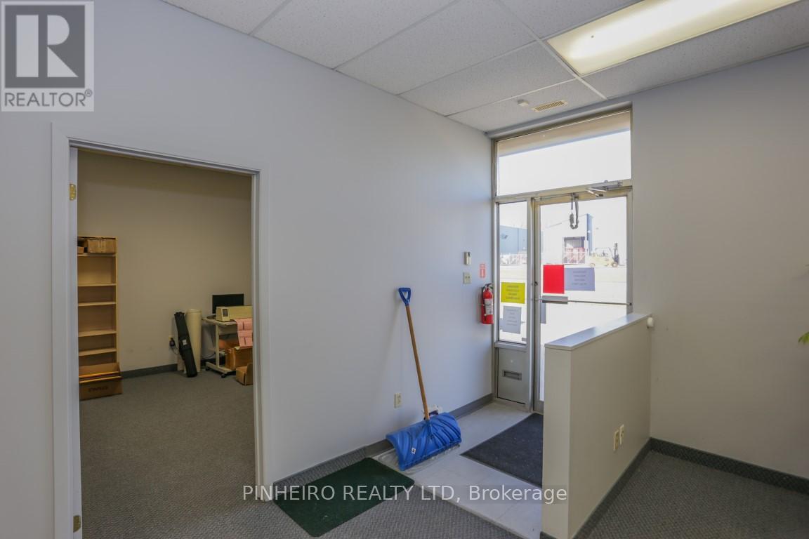 3 - 115 Midpark Road Property Photo 3