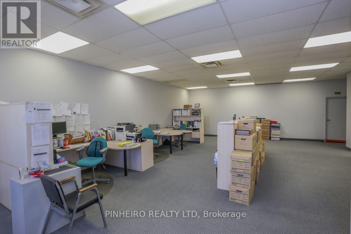 3 - 115 Midpark Road Property Photo 4