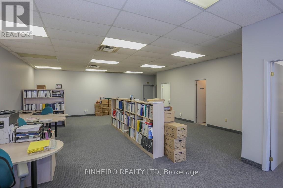 3 - 115 Midpark Road Property Photo 5