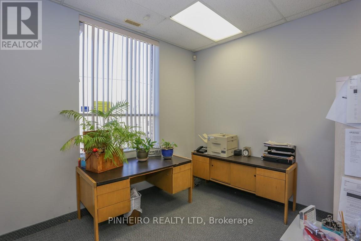3 - 115 Midpark Road Property Photo 6