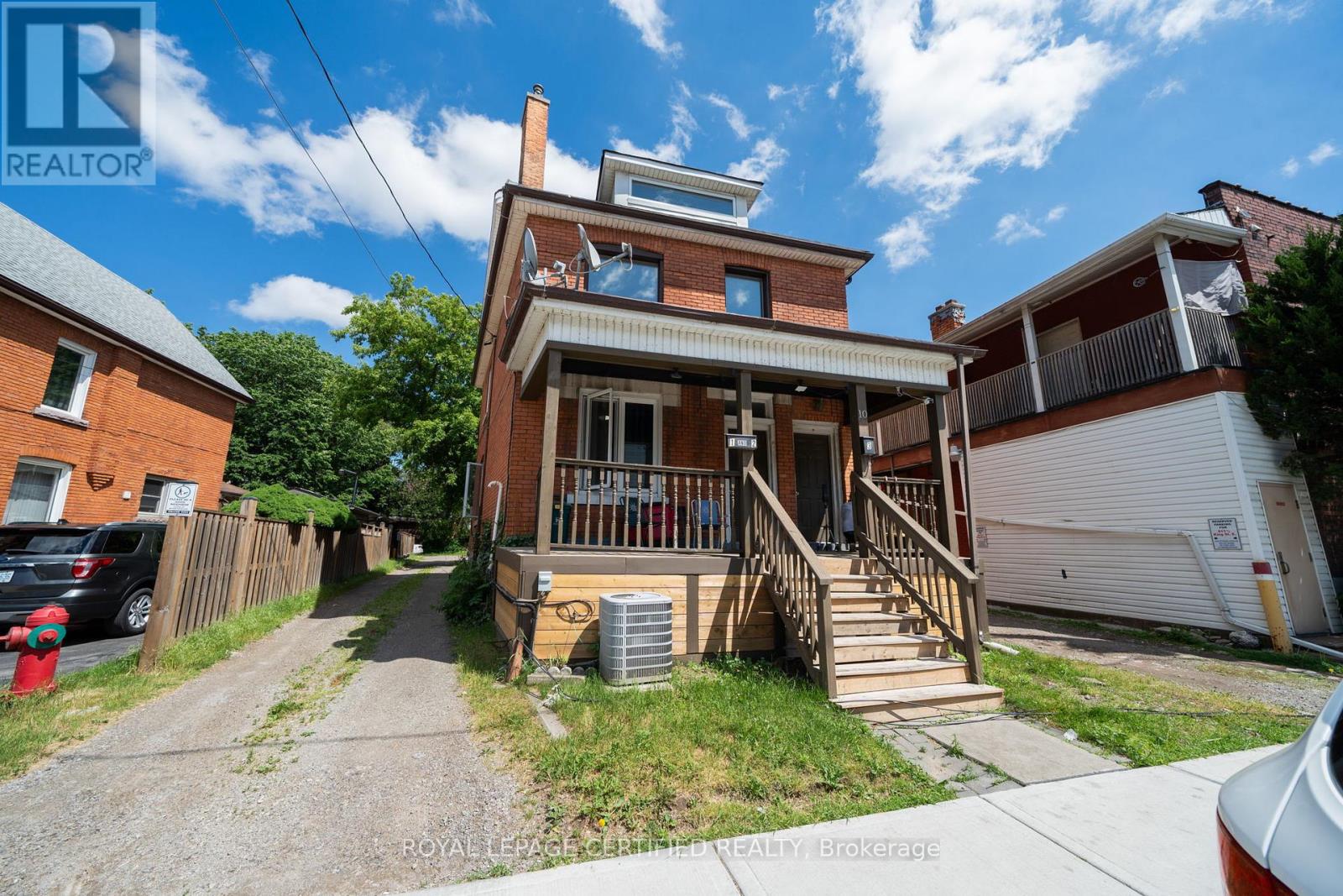 10 FAIRLEIGH AVENUE N Property Photo 1