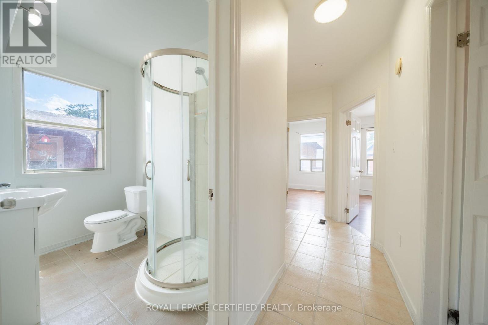 10 Fairleigh Avenue N Property Photo 8