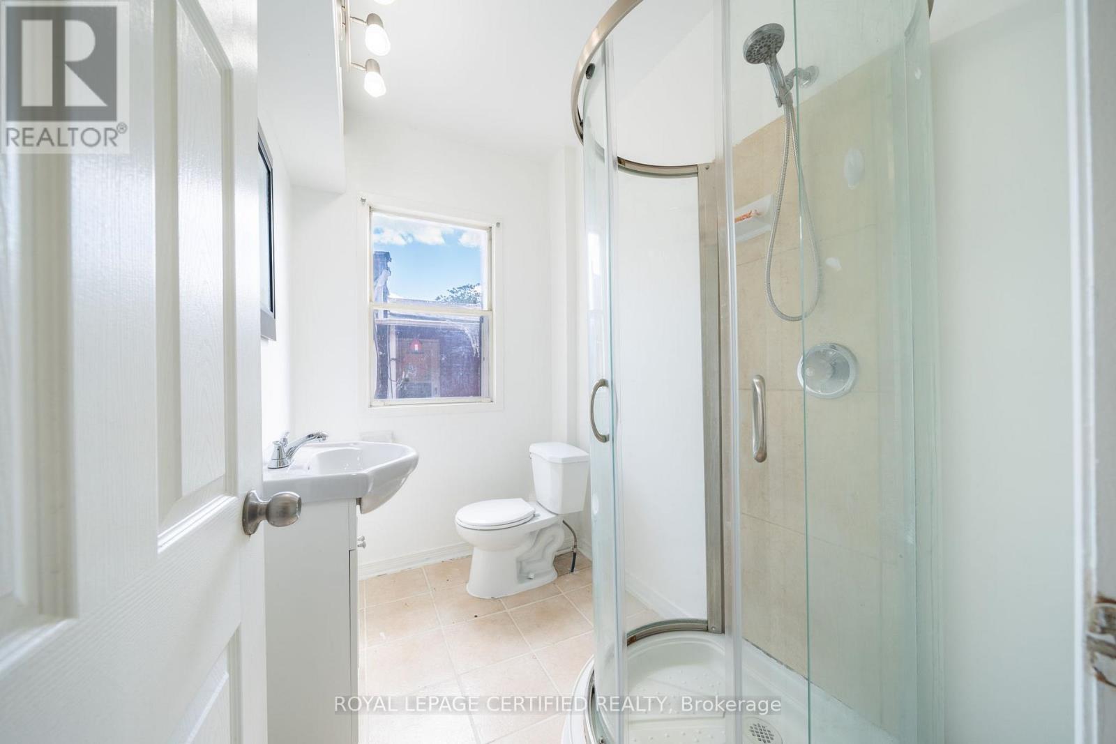 10 Fairleigh Avenue N Property Photo 9