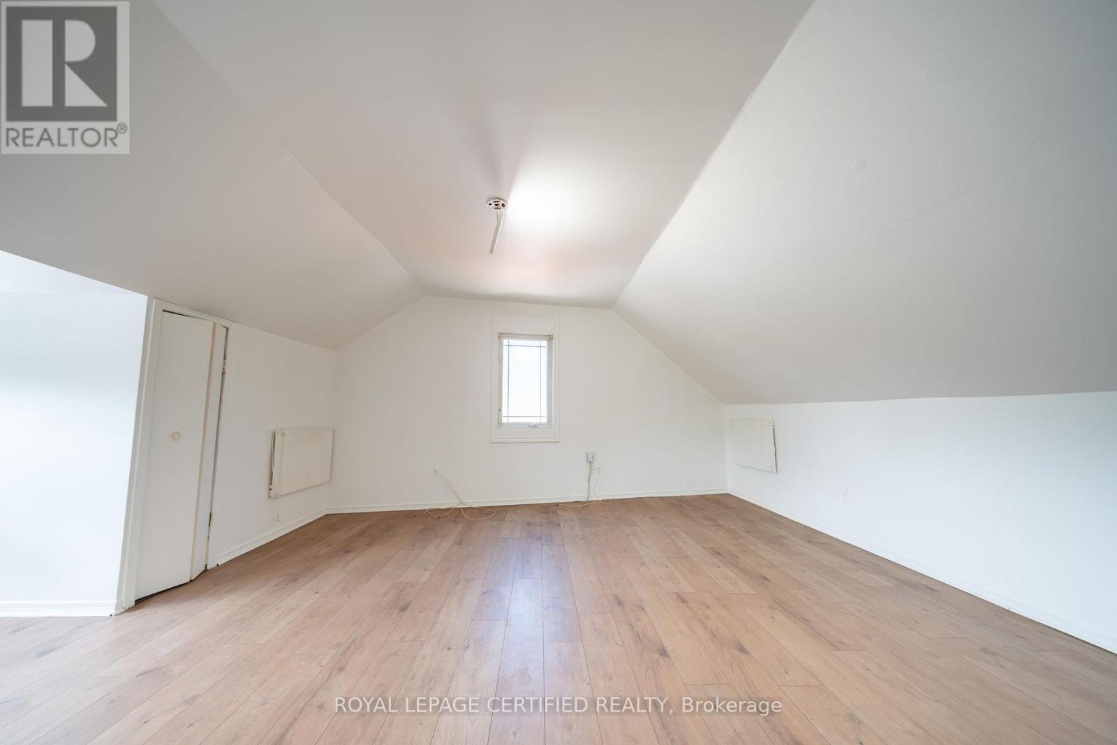 10 Fairleigh Avenue N Property Photo 14