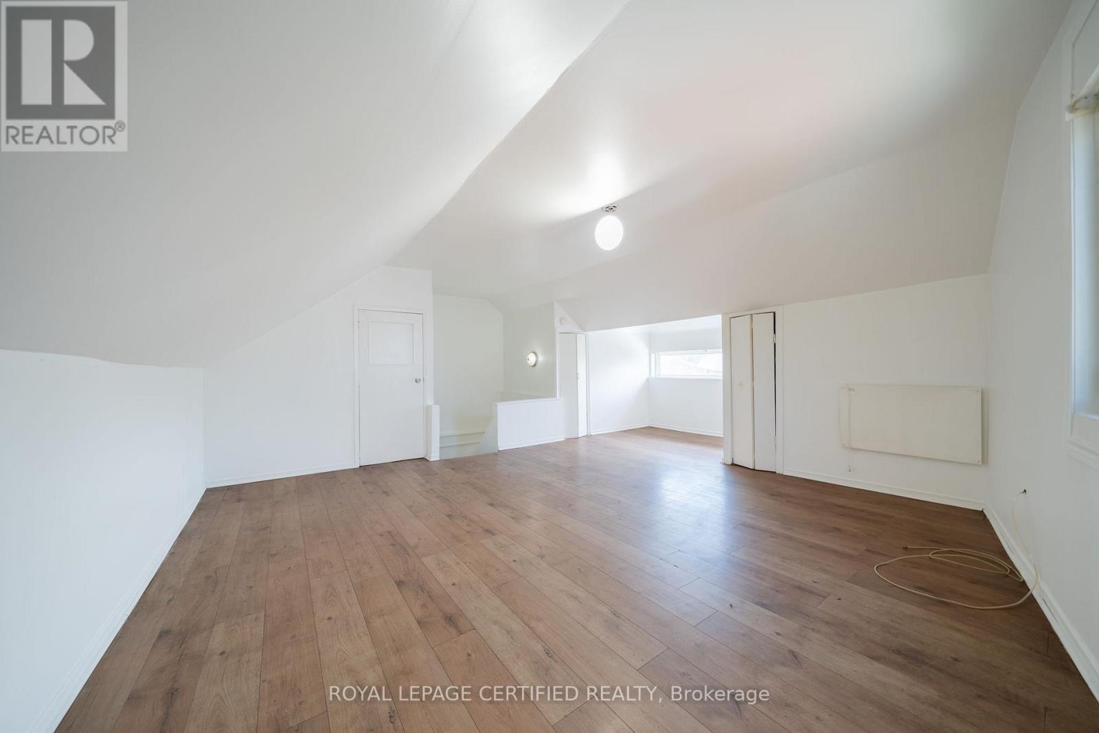 10 Fairleigh Avenue N Property Photo 15