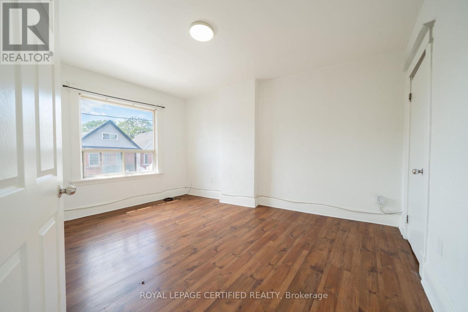10 Fairleigh Avenue N Property Photo 19