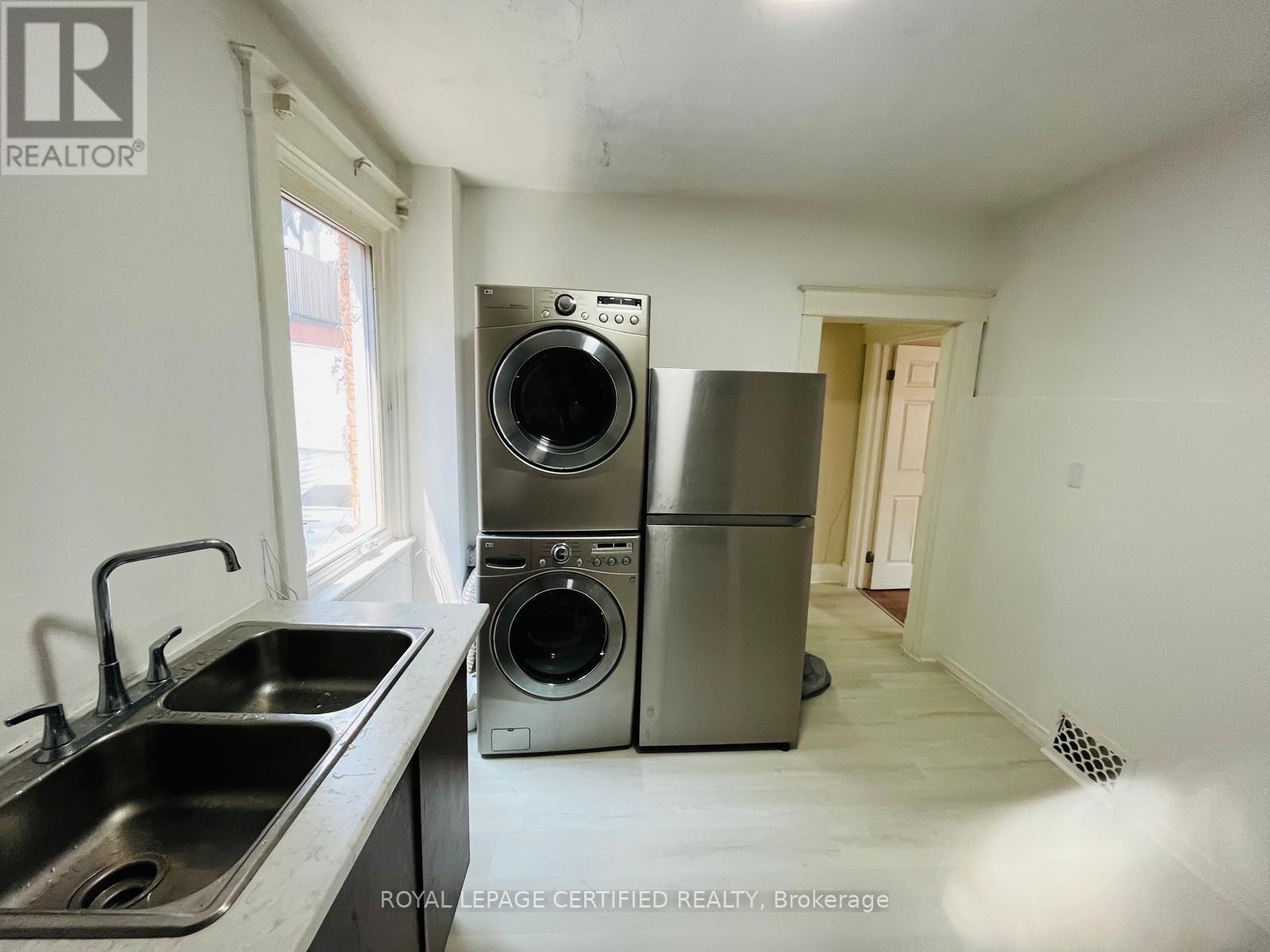 10 Fairleigh Avenue N Property Photo 22