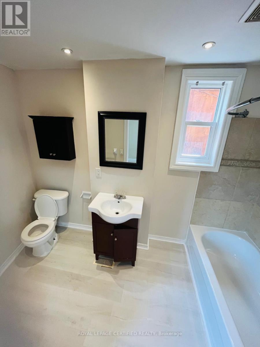 10 Fairleigh Avenue N Property Photo 23
