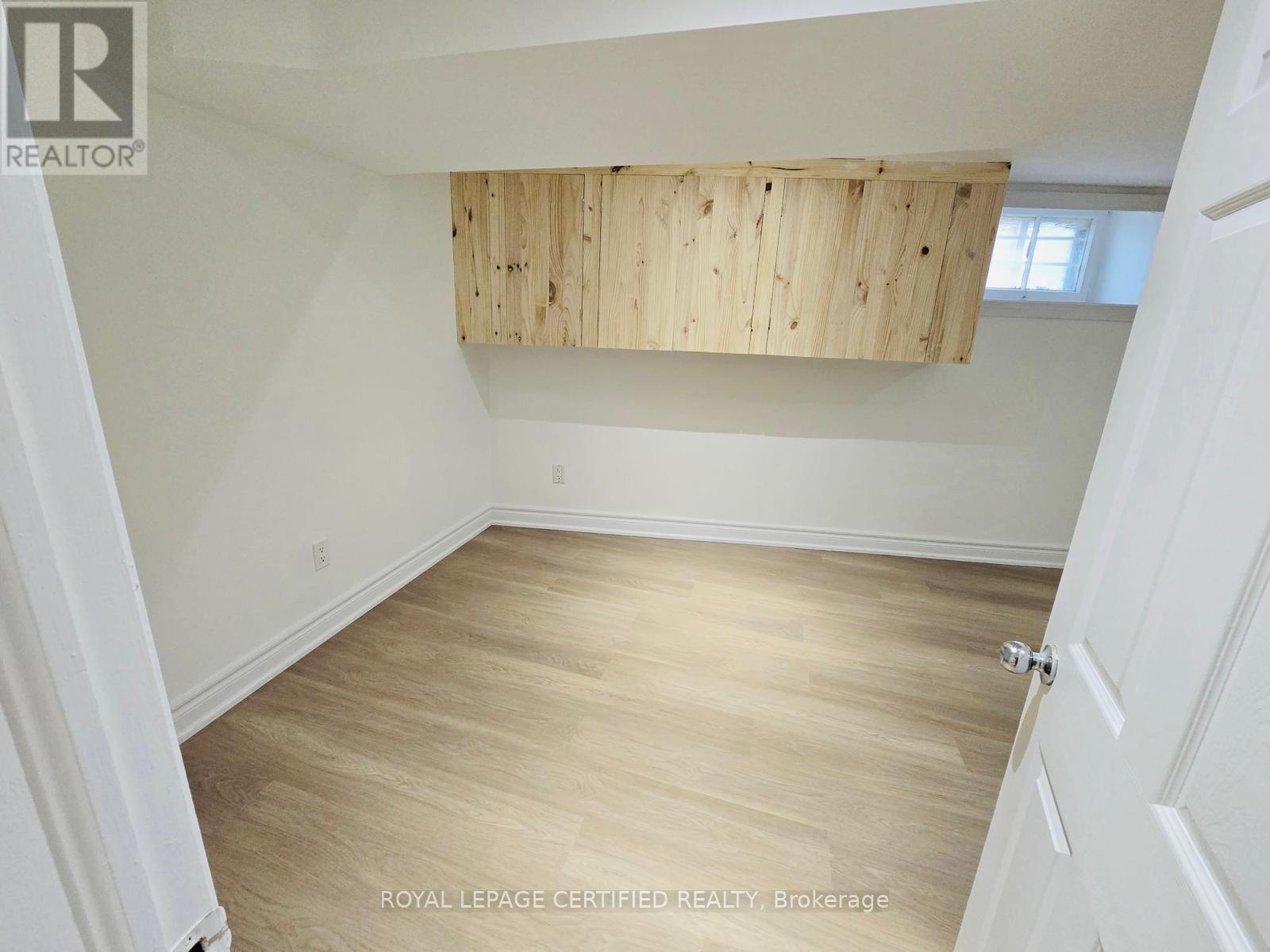 10 Fairleigh Avenue N Property Photo 31