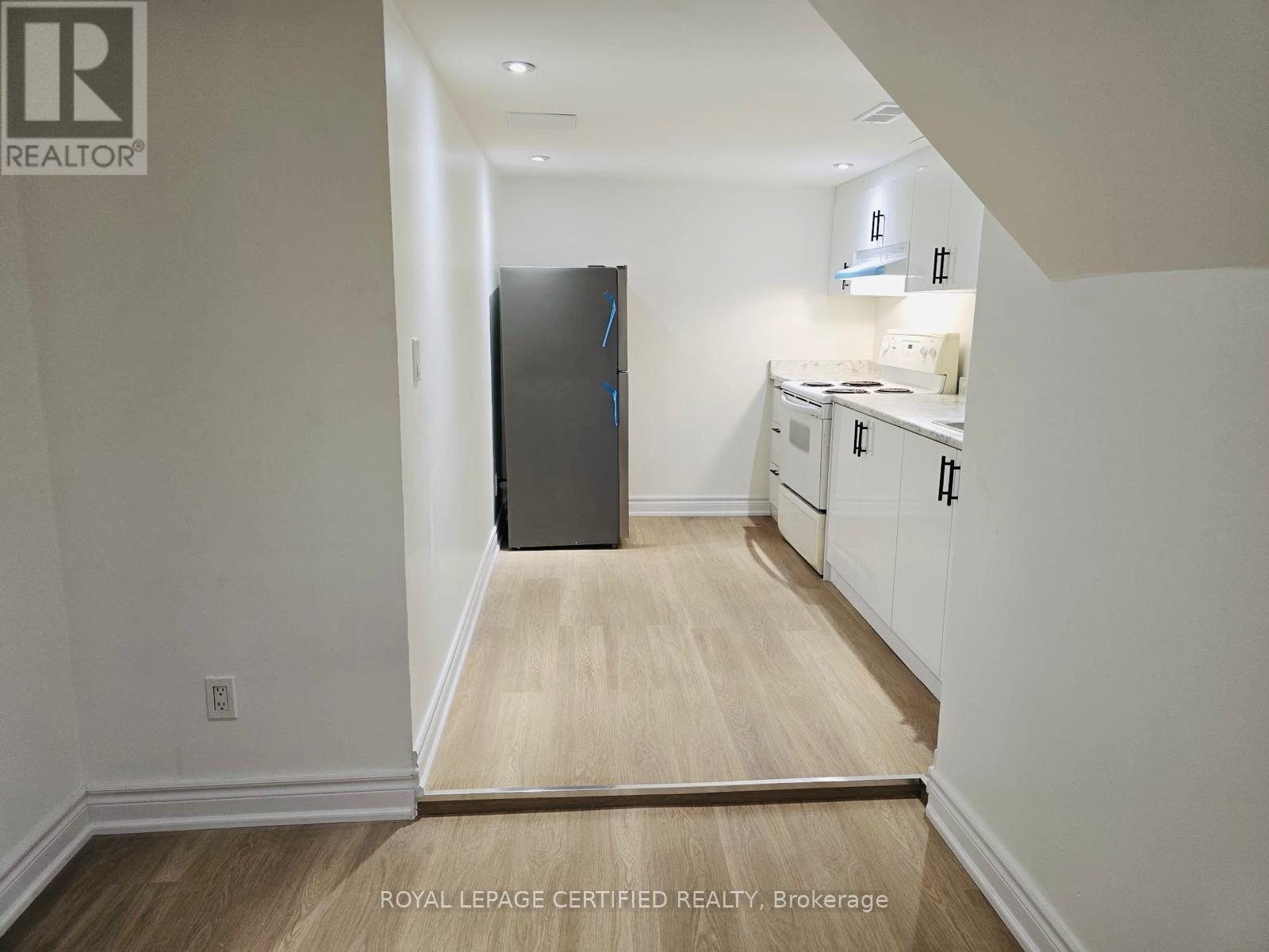 10 Fairleigh Avenue N Property Photo 37