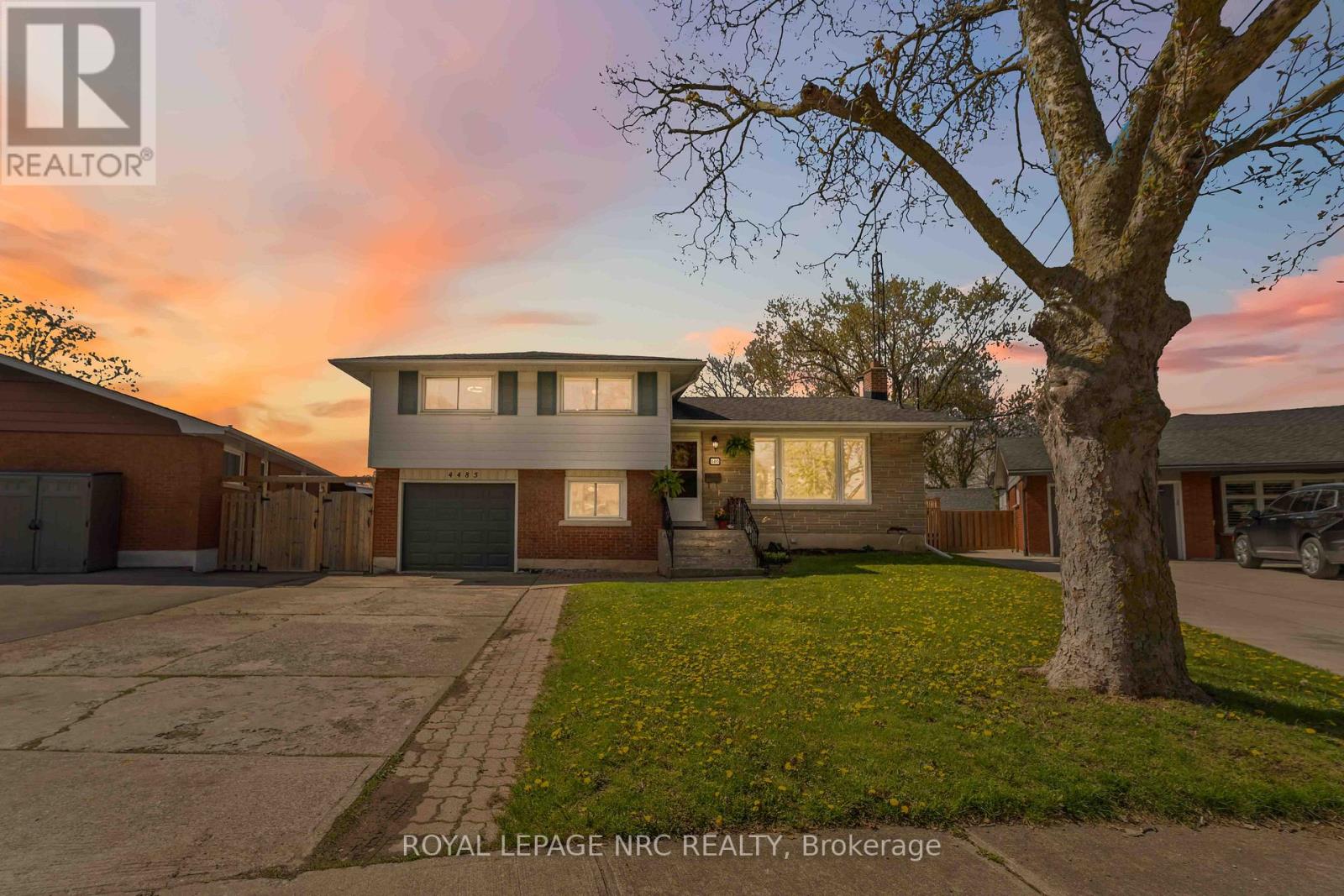 4485 Queensway Crescent Property Photo 1