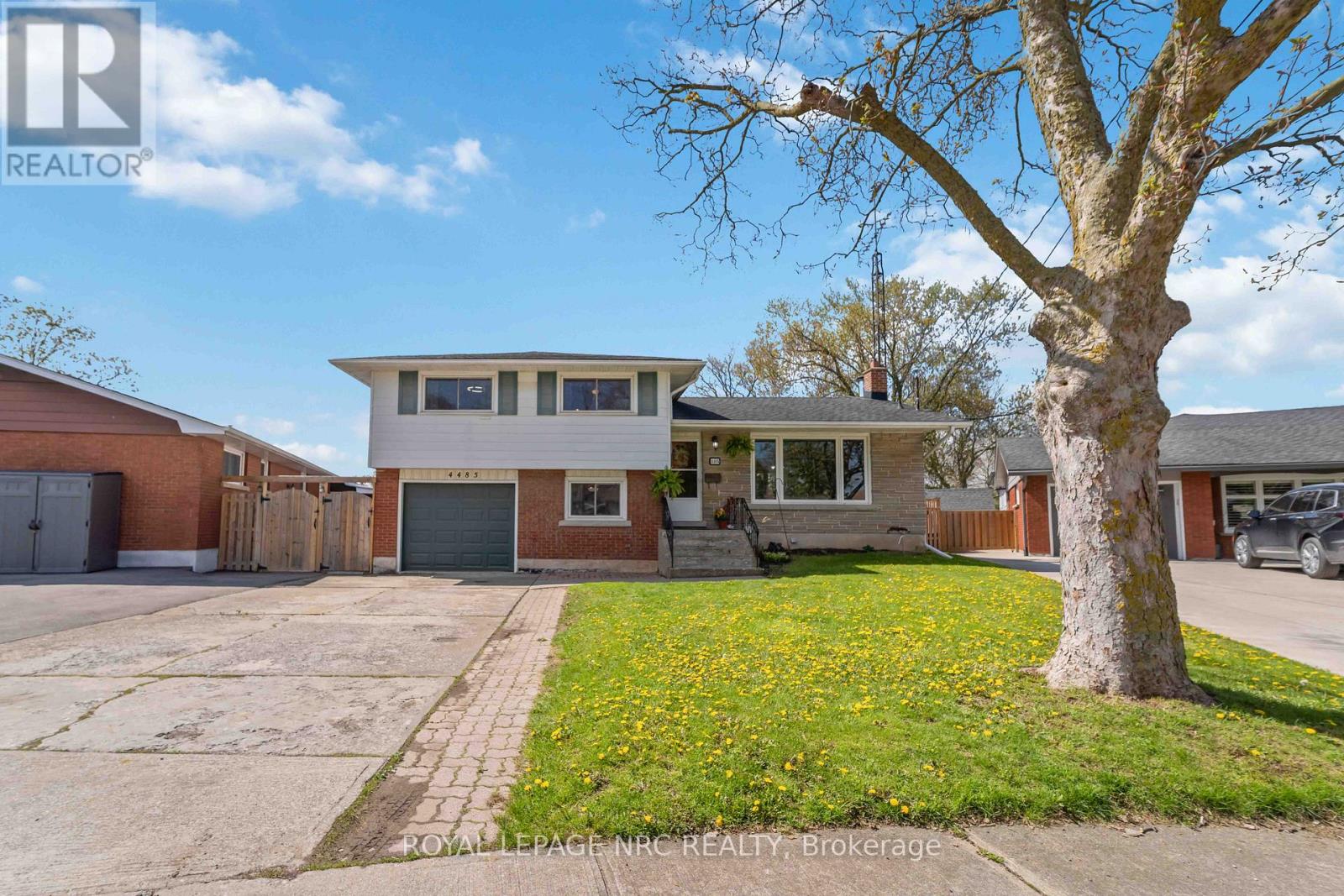 4485 Queensway Crescent Property Photo 2