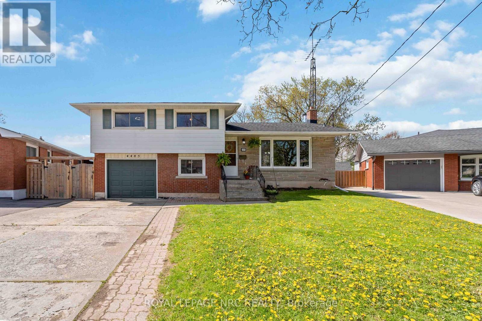 4485 Queensway Crescent Property Photo 3