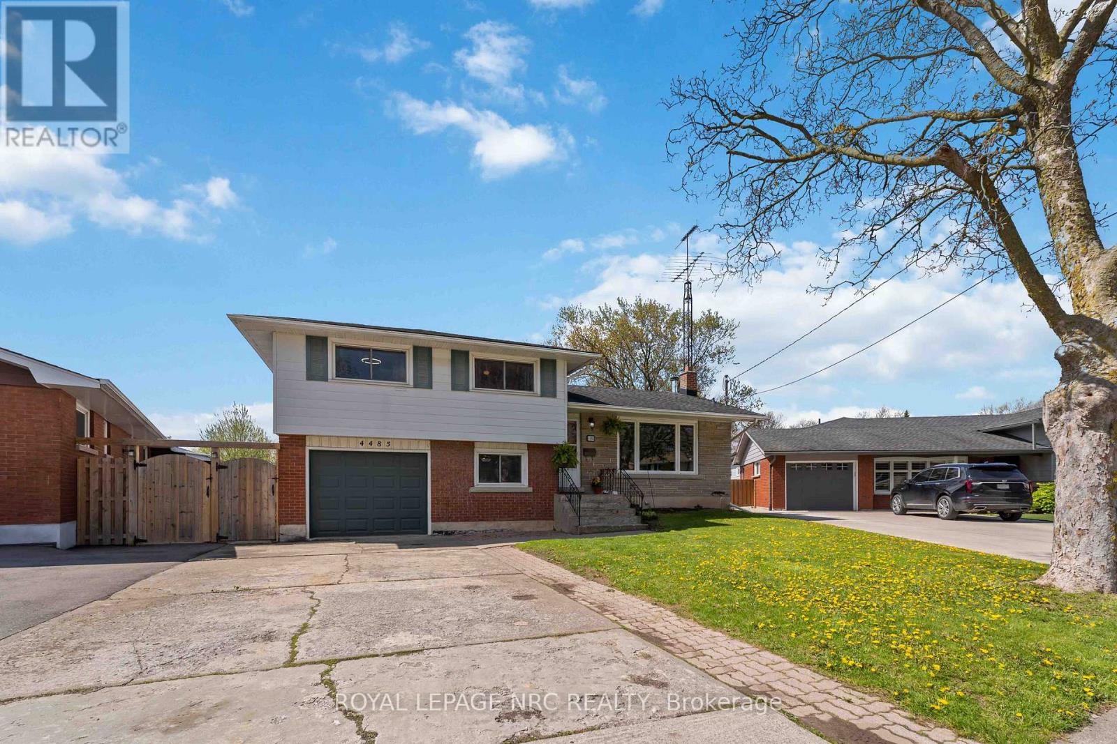 4485 Queensway Crescent Property Photo 4