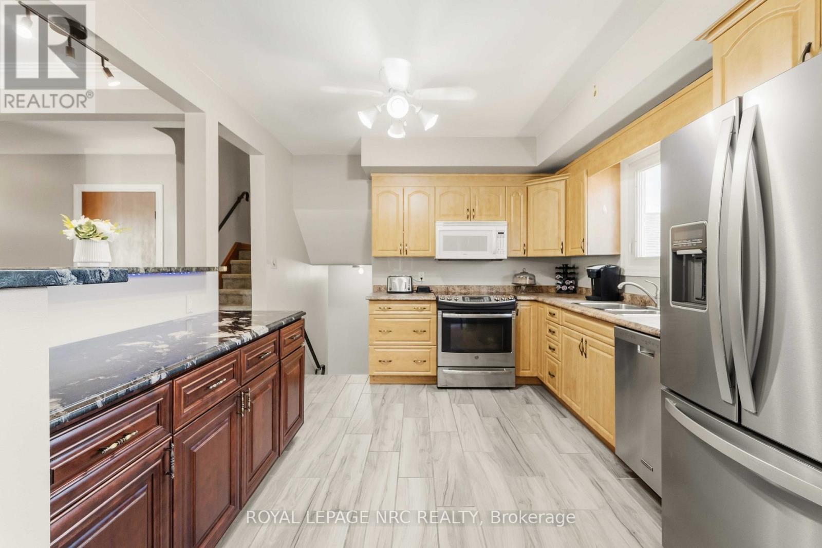 4485 Queensway Crescent Property Photo 11