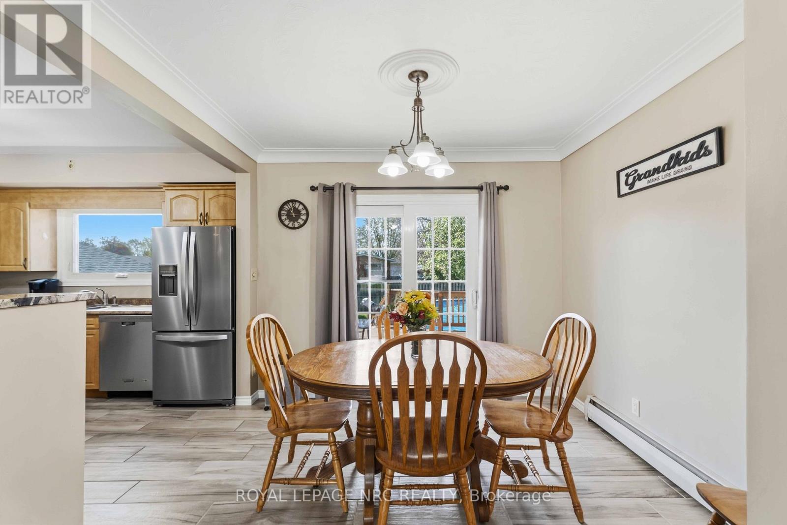 4485 Queensway Crescent Property Photo 14