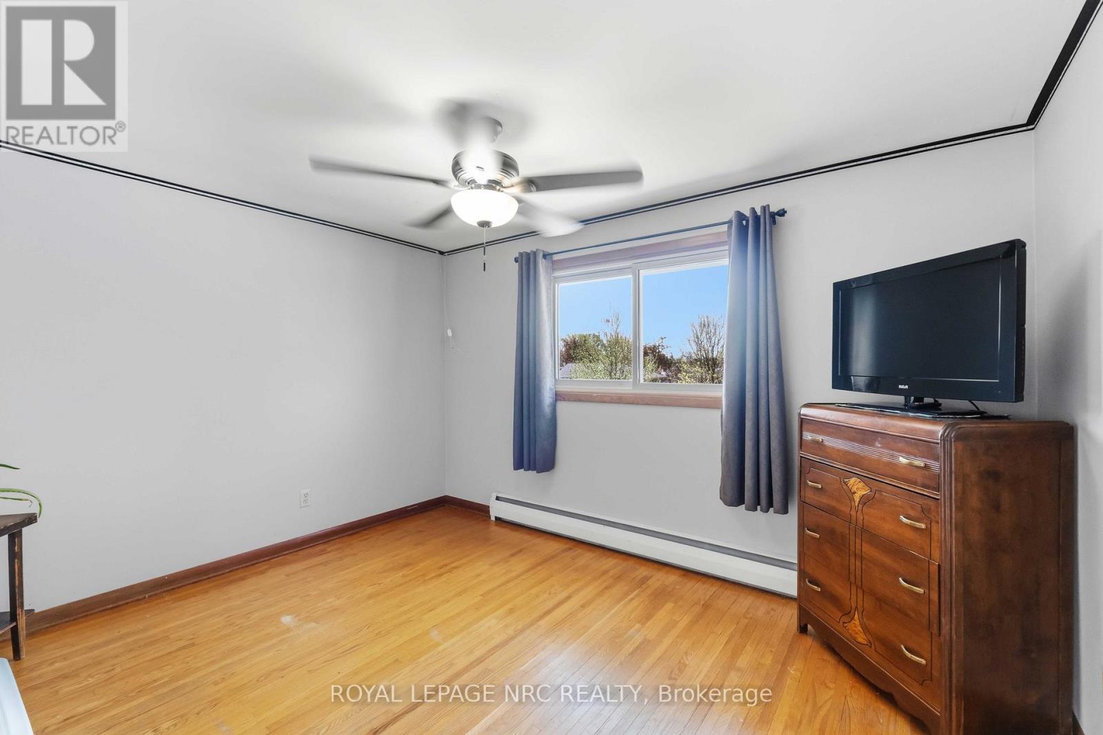 4485 Queensway Crescent Property Photo 16