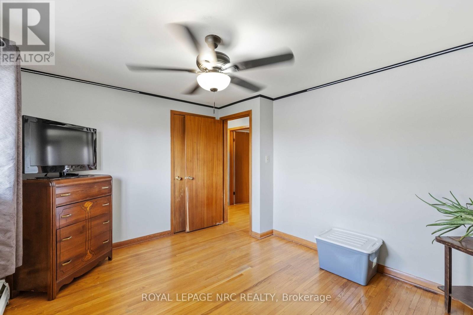 4485 Queensway Crescent Property Photo 17