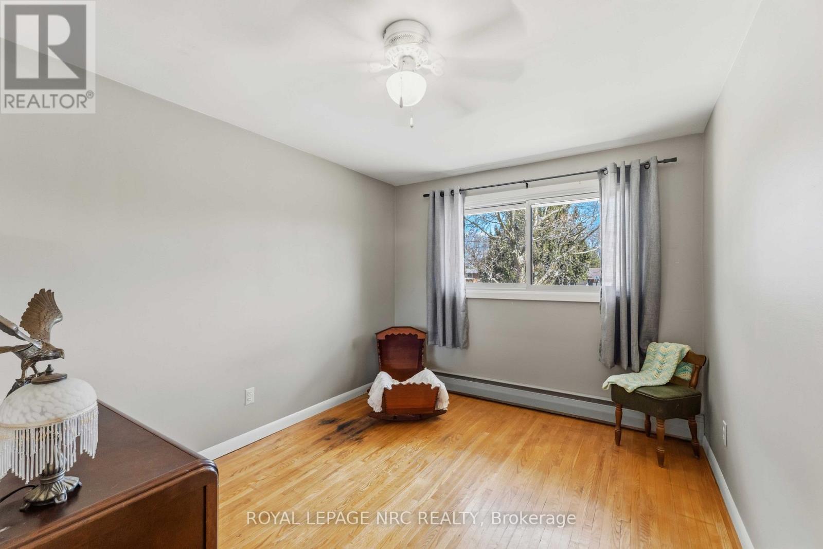 4485 Queensway Crescent Property Photo 18