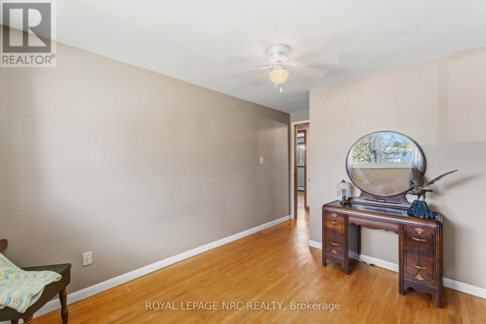 4485 Queensway Crescent Property Photo 19